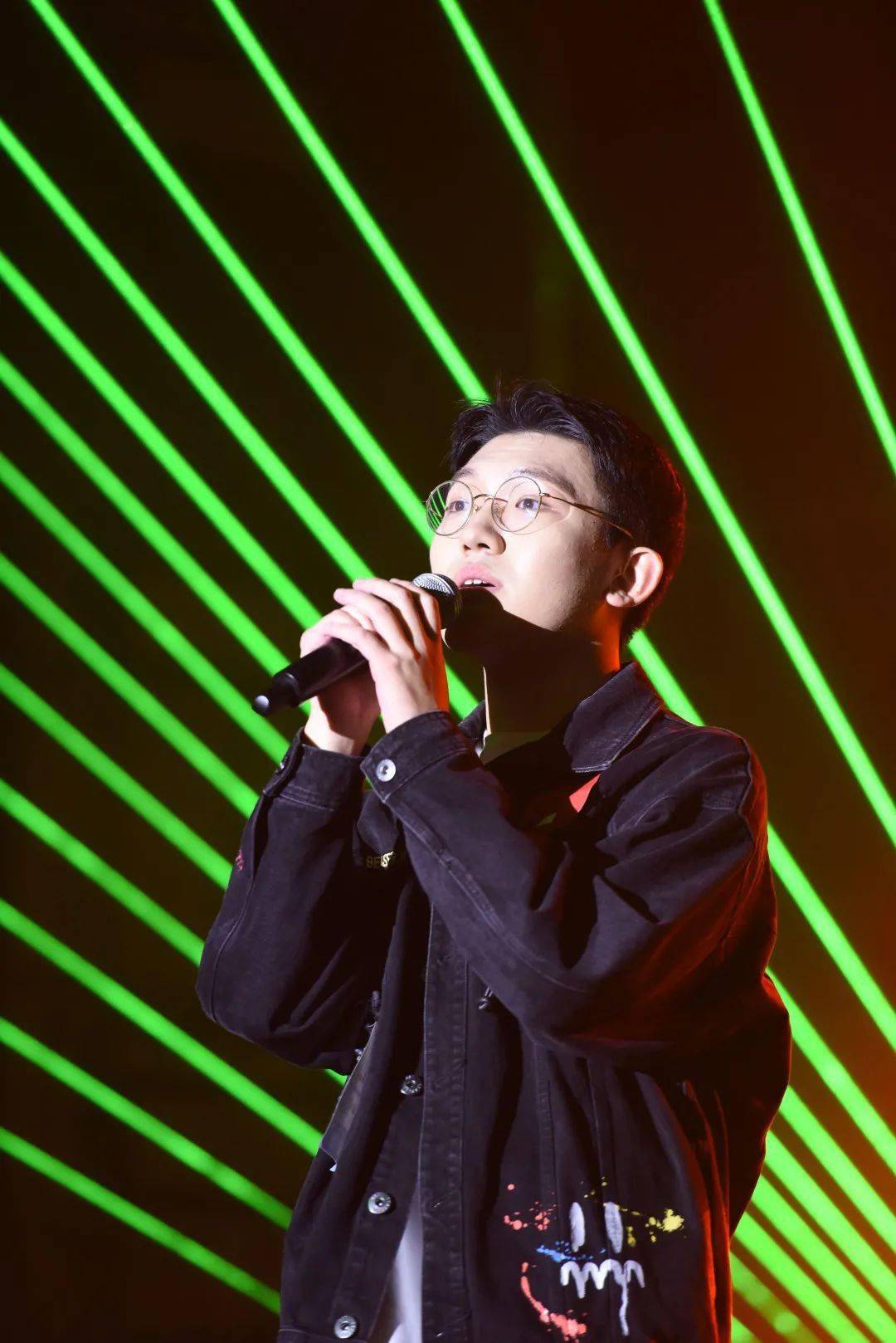 易爆炸》任路远《再见杰克》的曲调里有一盏不灭的青春周哲瑜用慵懒