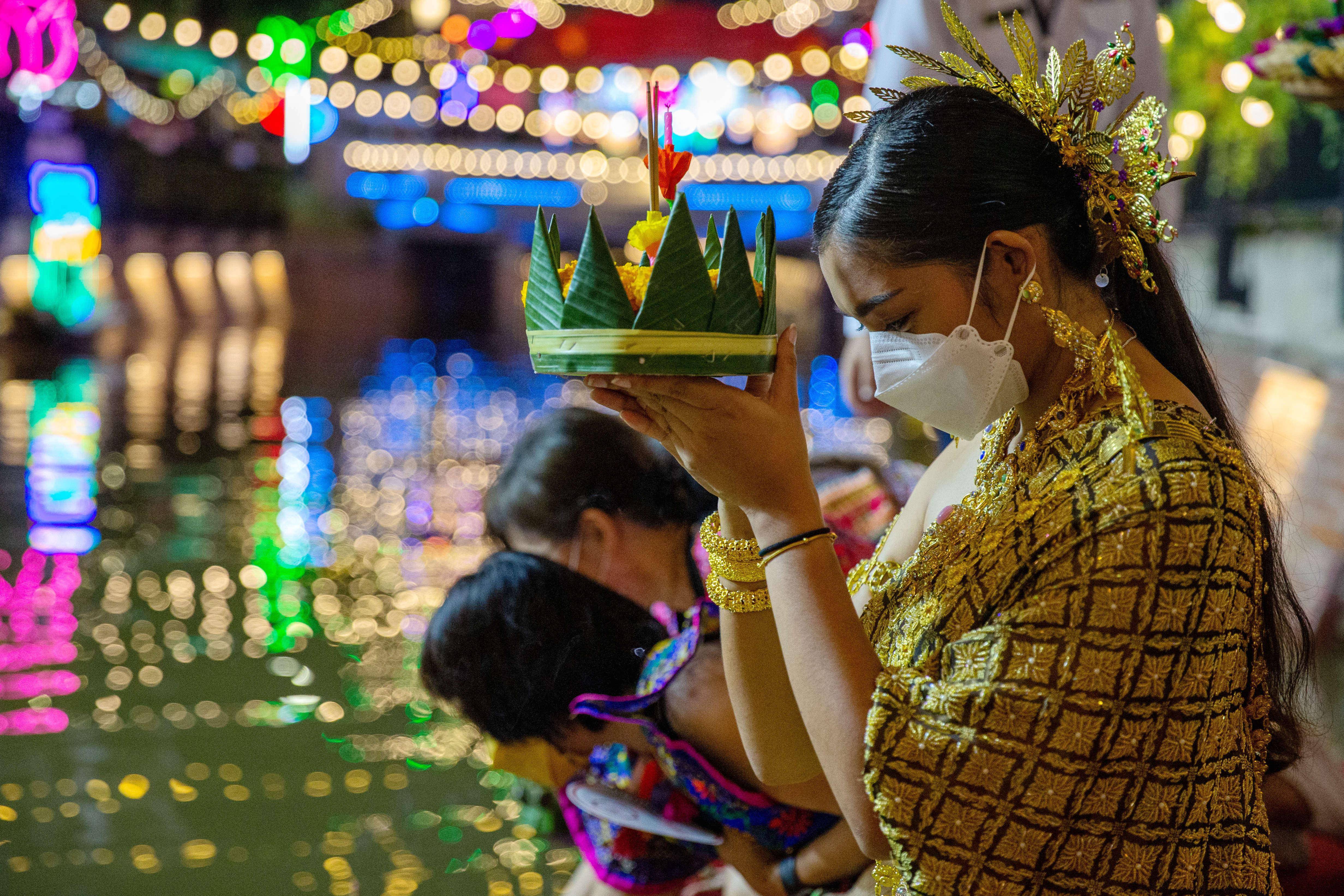 泰国曼谷:疫情下的水灯节