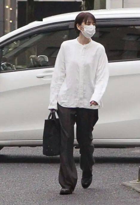 驼色 日本女星们的私下穿搭是什么样?