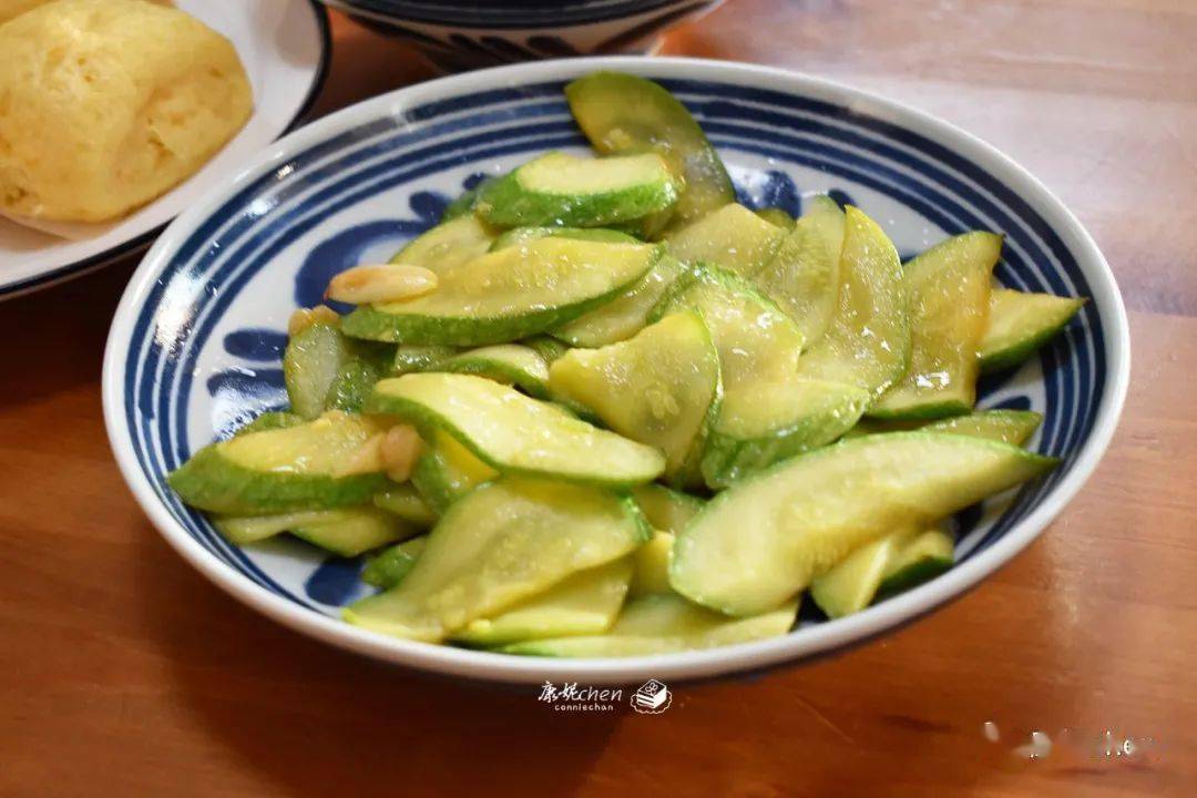 生活|广东两口子的早餐，有干有稀还有炒菜，实惠吃着舒服，生活有滋味