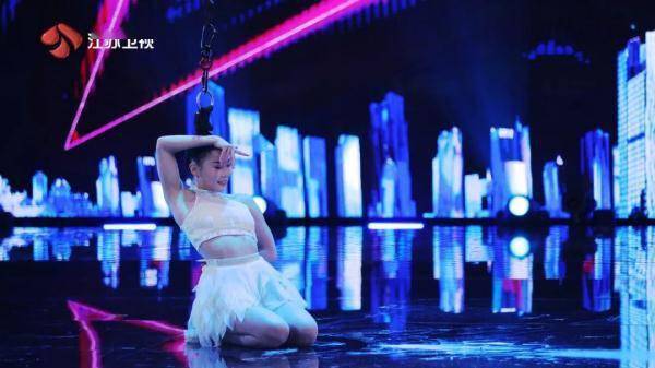 太帅|《点赞!达人秀》达人竟能“上天入地” 连伊能静都直呼:太帅了!