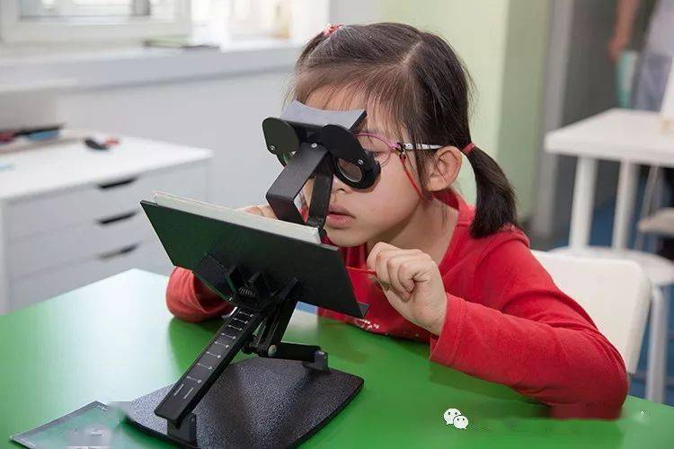 通过训练来提升眼睛的视功能,减缓近视度数加深的进程