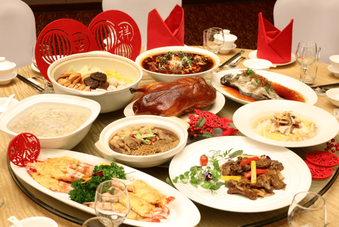 【华亭宾馆】￥2988/10位--魔都传奇五星酒店年夜饭:特色烤鸭领衔芝士