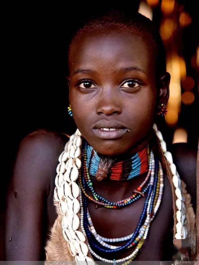 非洲原始部落的赤裸美女