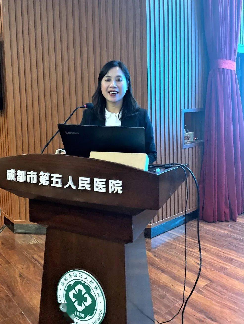 培训班邀请到四川大学华西第二医院黄薇教授讲解《女性性激素检查时机