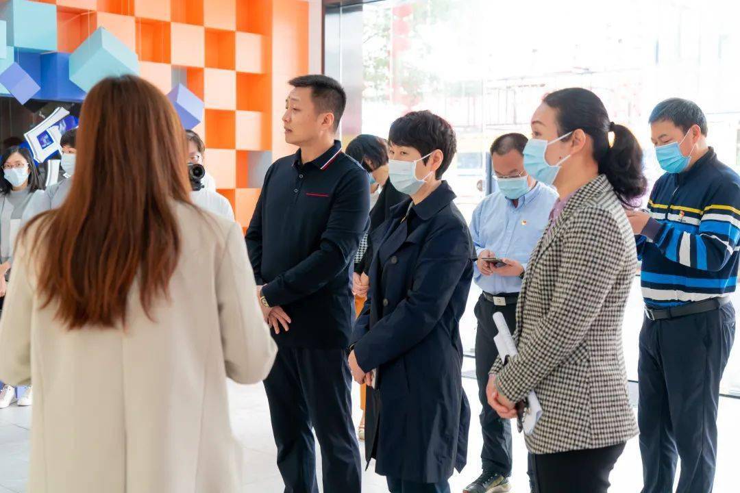 黄埔区人大常委主任李雪枝领导一行莅临娱加集团走访调研