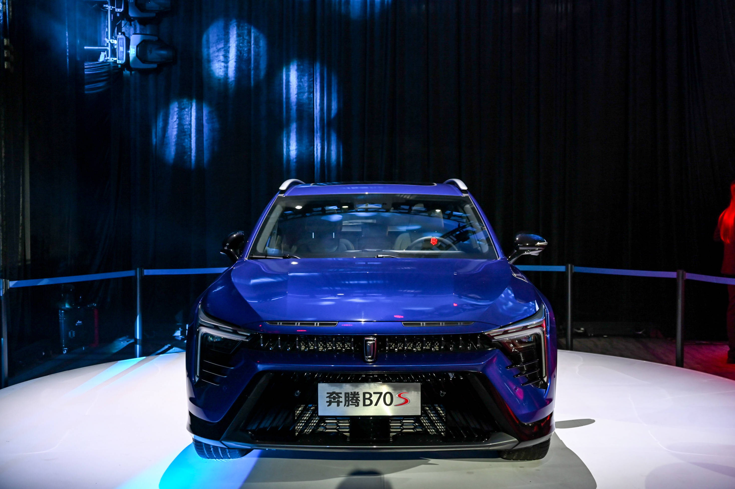 轿跑suv正流行一汽奔腾新车b70s初亮相