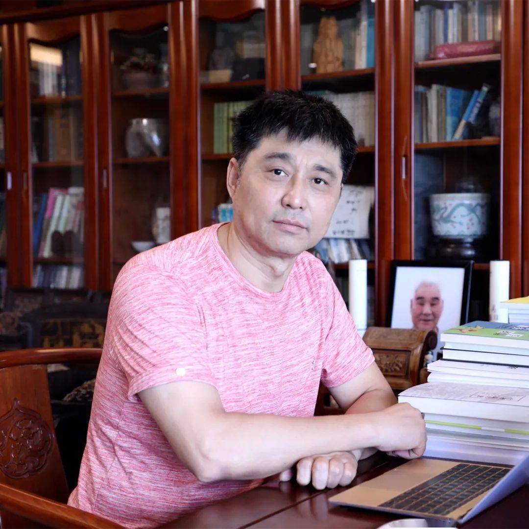 黄岩区作家协会,历史学会顾问台州职业技术学院客座教授中国民俗摄影