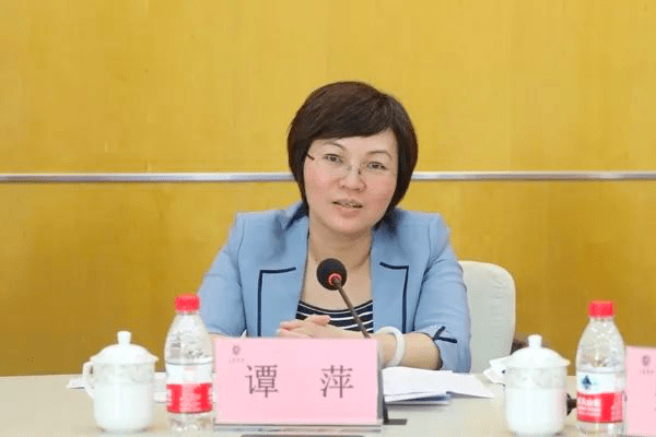 从宾馆前台到广州副市长她的人生不简单