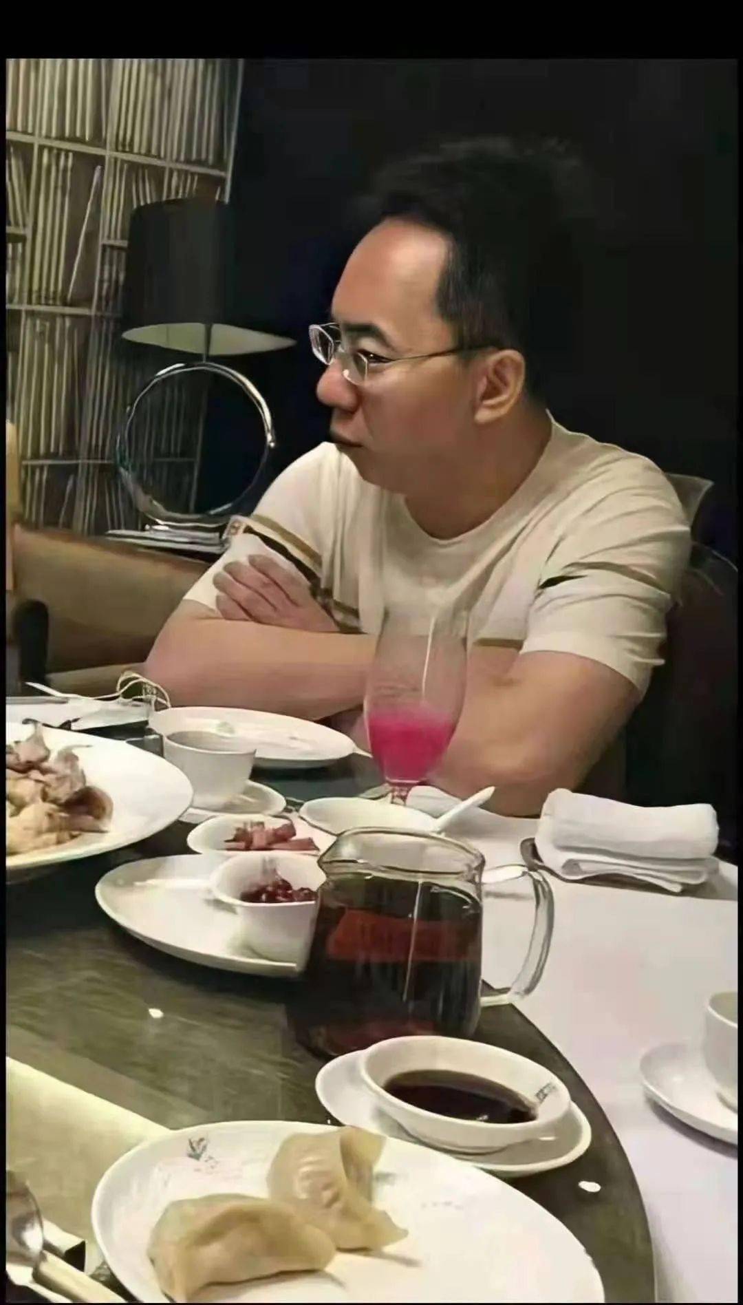 截至2021年三季度末,徐翔母亲郑素贞,直接持有文峰股份2.