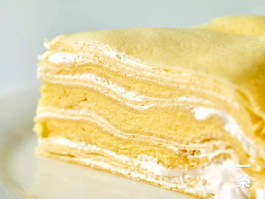 会爆浆的榴莲千层,精选泰国金枕榴莲,果肉多到溢出来!