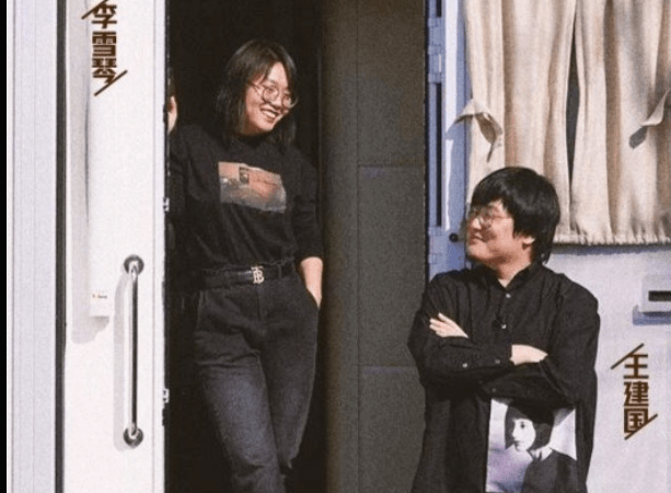 因为|她红了，捧她的糊了