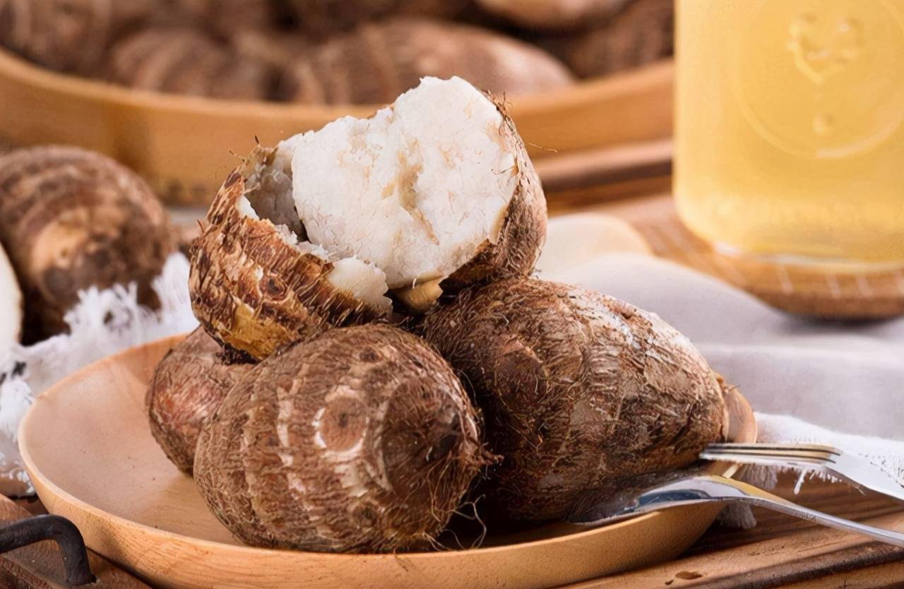 甜芋头富含淀粉,所以当我们吃得太多时,我们的血糖很容易飙升.