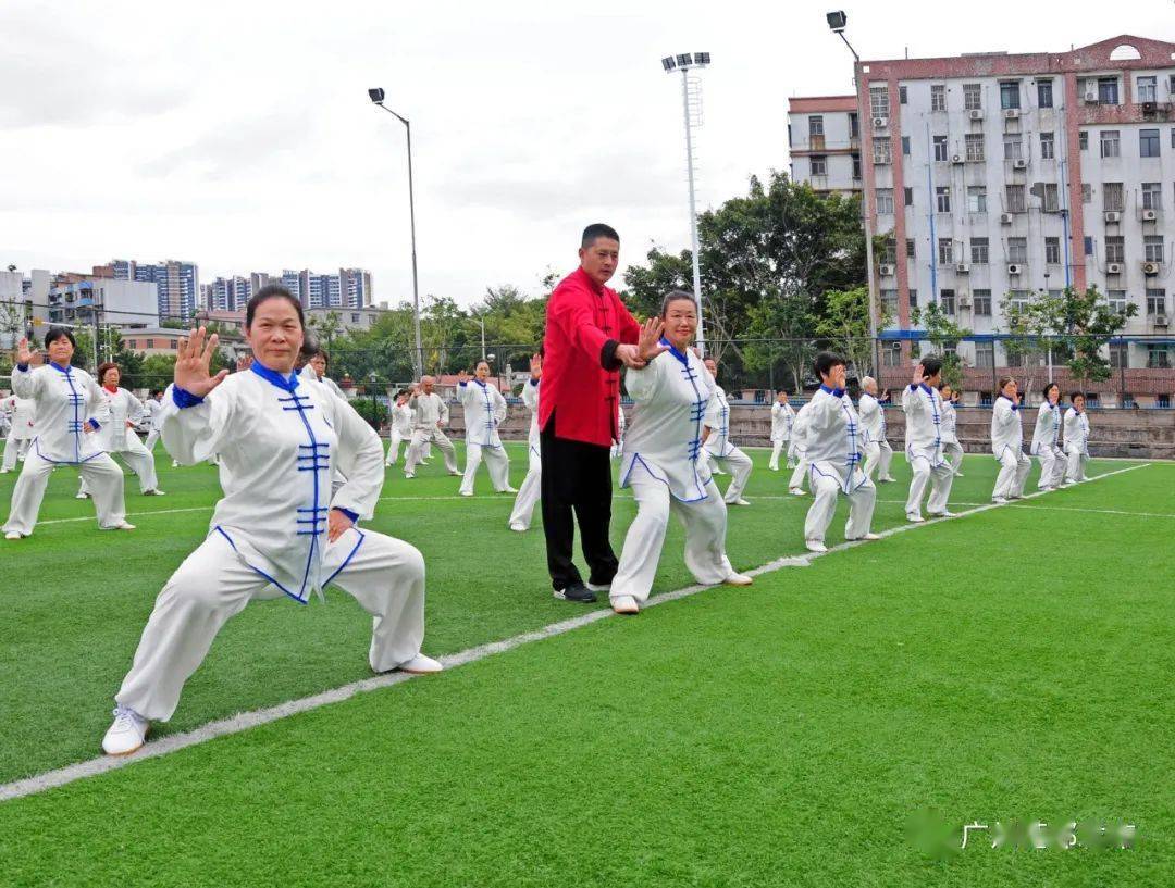 上百人齊打太極拳!