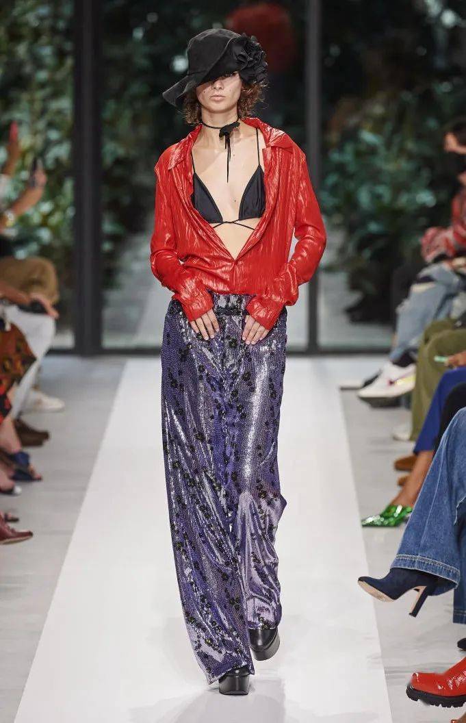 色调 2022春夏女装流行色T台分析