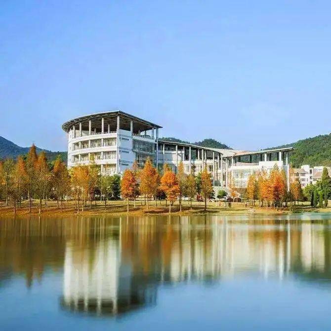 进入该校的同学成都理工大学请扫描下方二维码面试/咨询想进入该校的