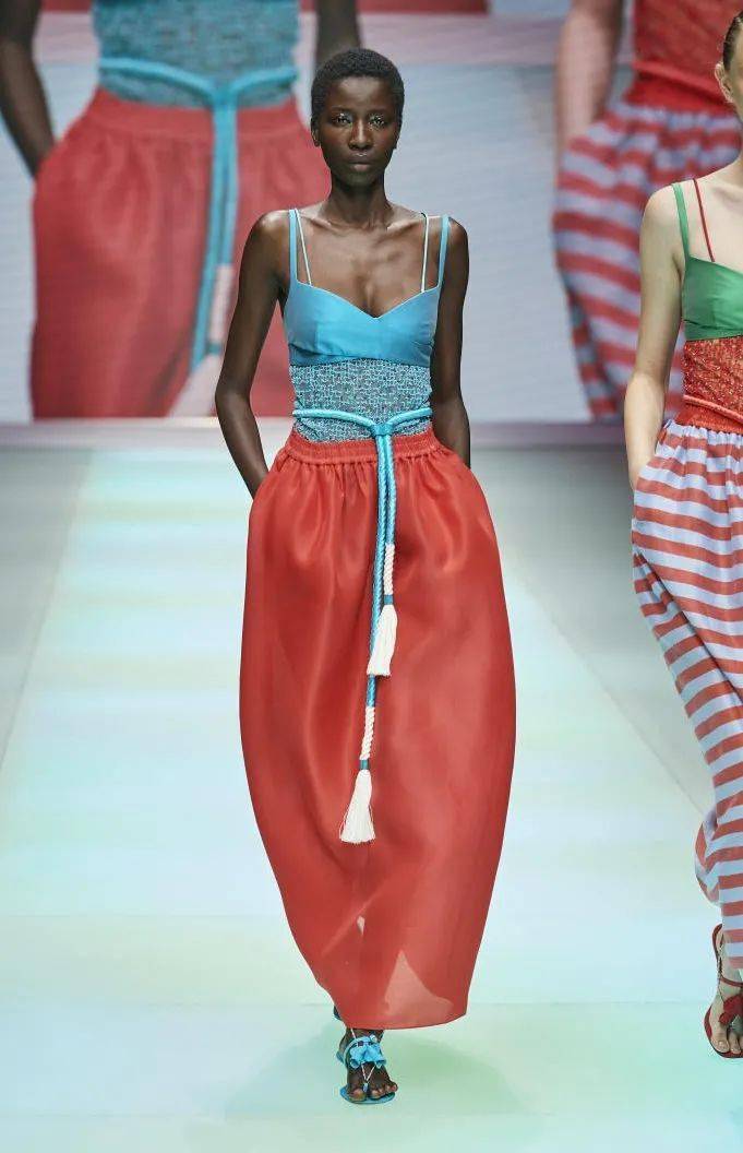 色调 2022春夏女装流行色T台分析