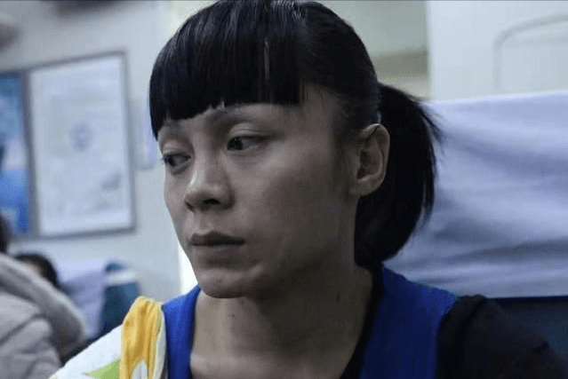 了一个在底层生活拼命挣扎摆脱命运的李二毛,短短几十分钟的纪录片,却