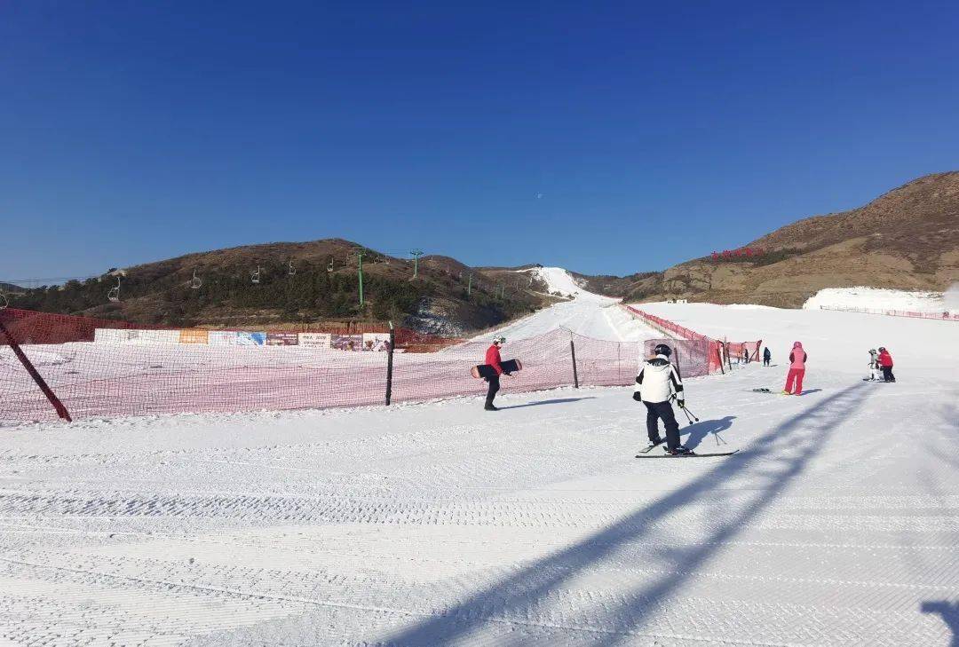 共迎冬奥内蒙古呼和浩特市一滑雪场正式开板