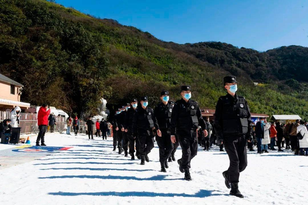 2021金佛山冰雪节 | 你们赏雪玩雪 我们守护平安