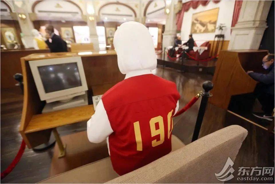 红马甲工作场景还原最终,上海证券交易所成立时的交易方式就采用自主