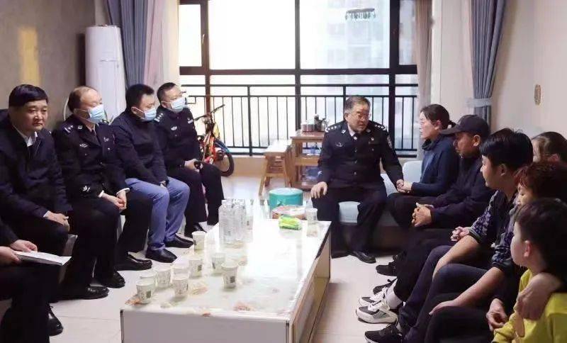 程人华秘书长看望慰问因公牺牲民警叶光辉家属_公安部党委_同志_事迹