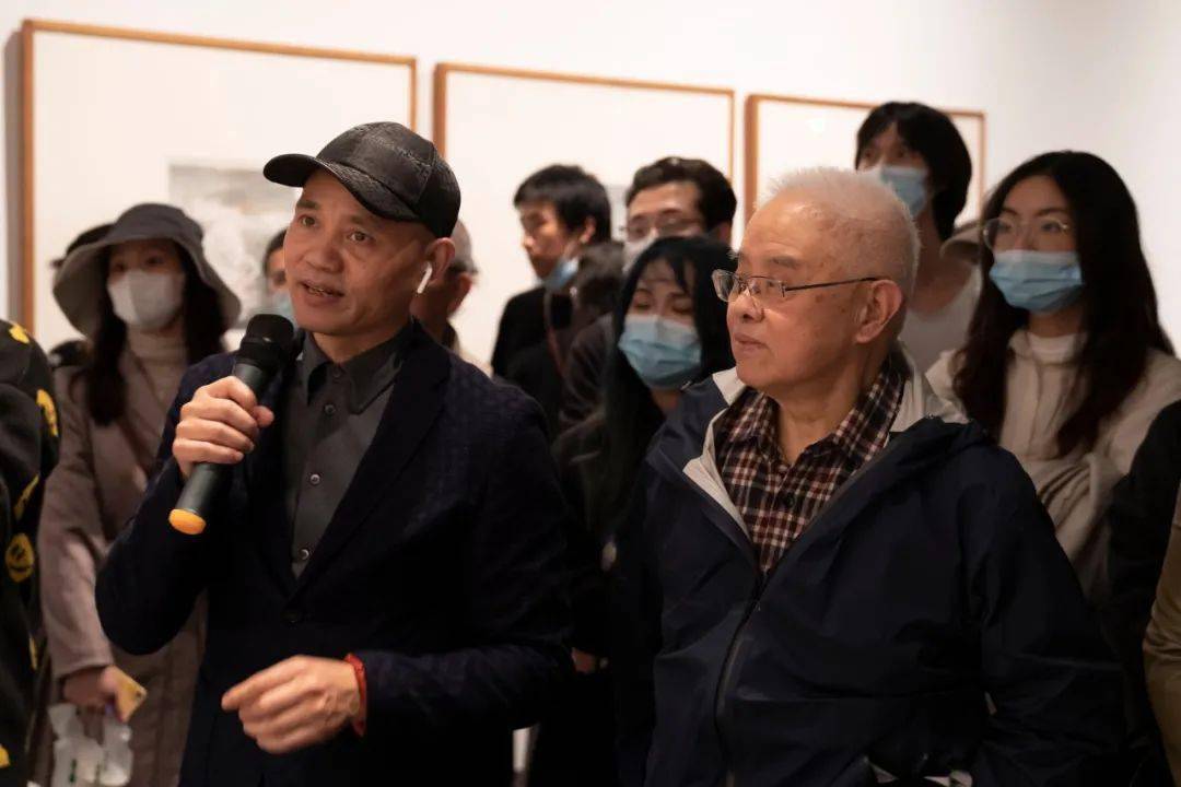 看现场上善若水陈聿强的版画艺术作品展导览回顾