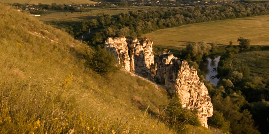 迪夫诺戈里是沃罗涅日地区的一个高原保护区,位于季哈亚索斯纳河和