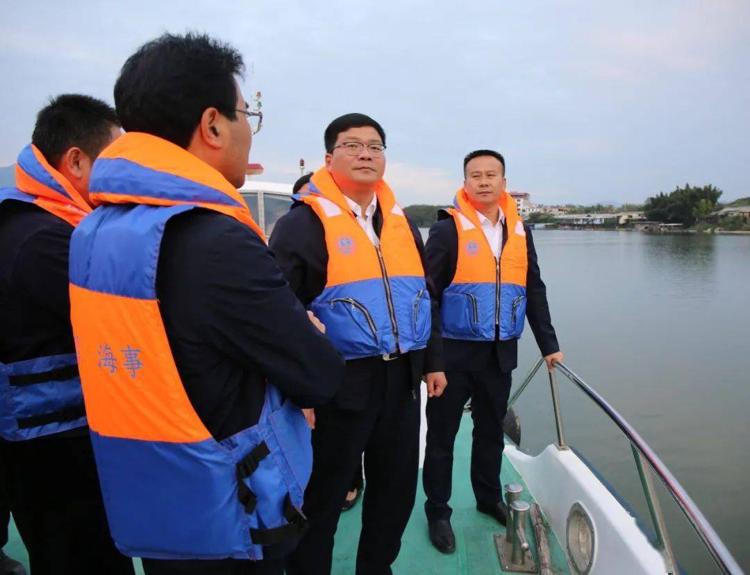 接著,秦衛民到東江河流域義合至仙塘段進行巡河,詳細瞭解了東江河道