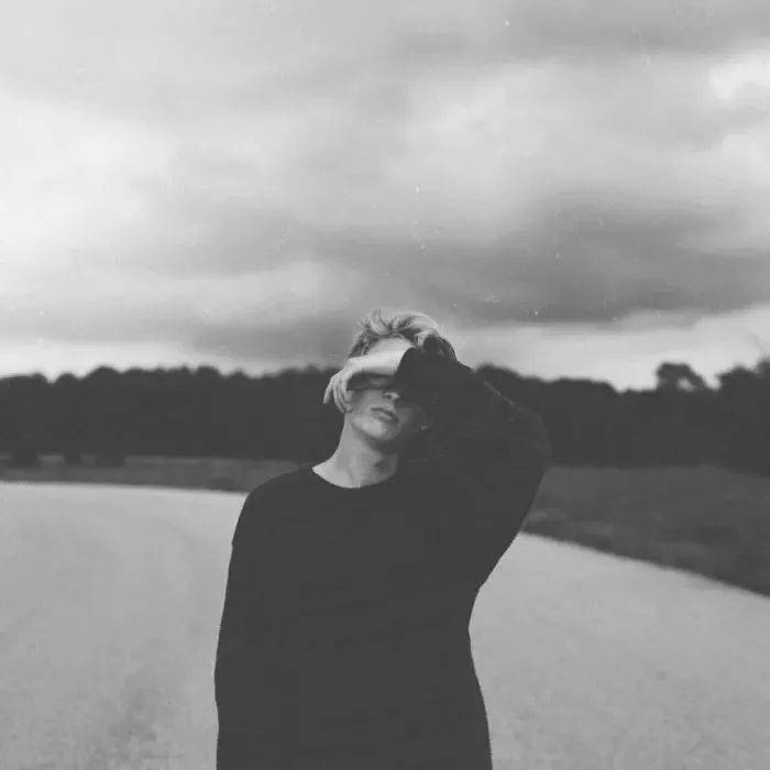 个性阴郁的纯黑色头像