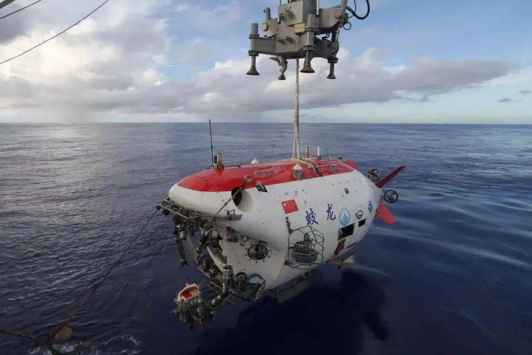 勇往直"潜"!_深海_潜水器_无锡