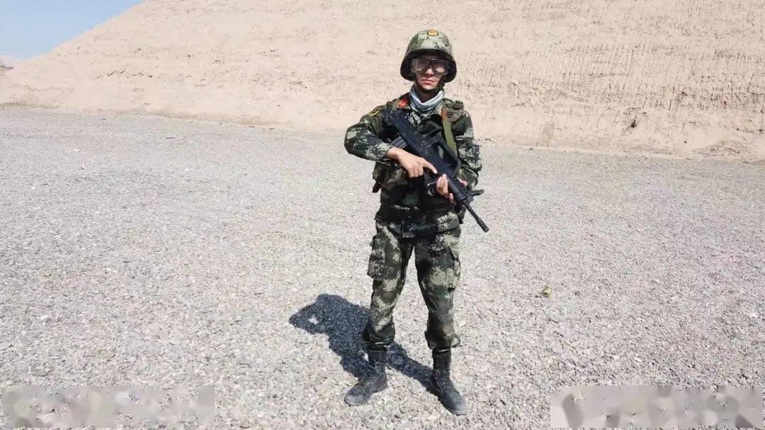 新疆民族军军服图片