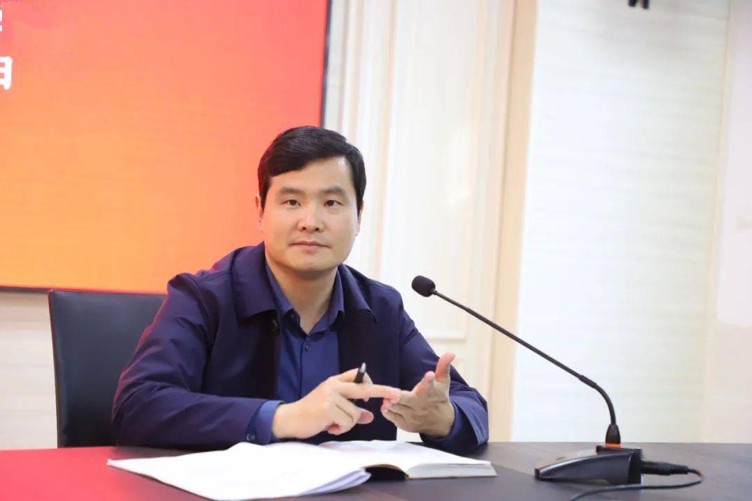 校长张绪儒指出以"五育融合"课程研究为抓手,助推学校高质量深层次