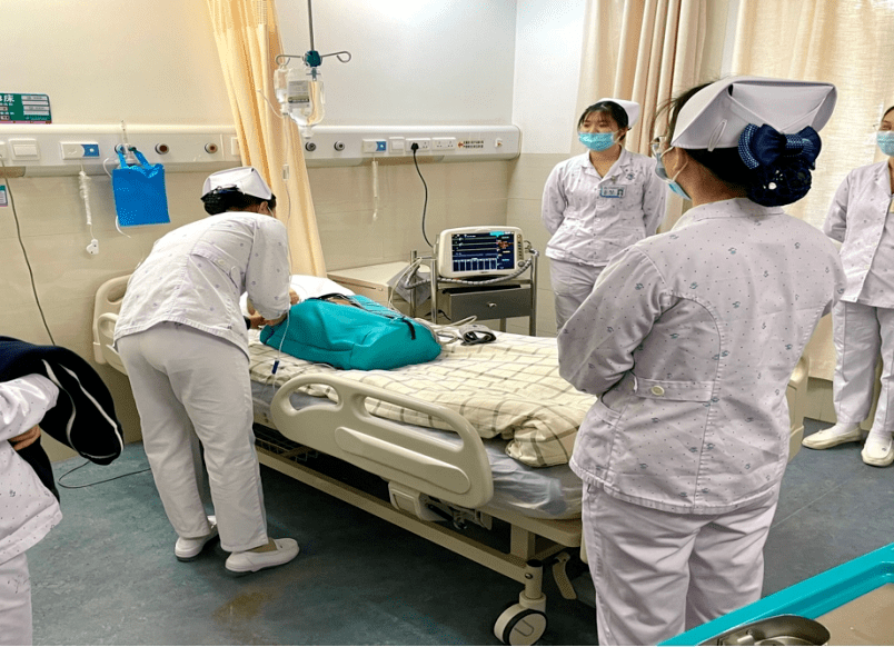 湘雅二医院感染科开展过敏性休克抢救模拟演练