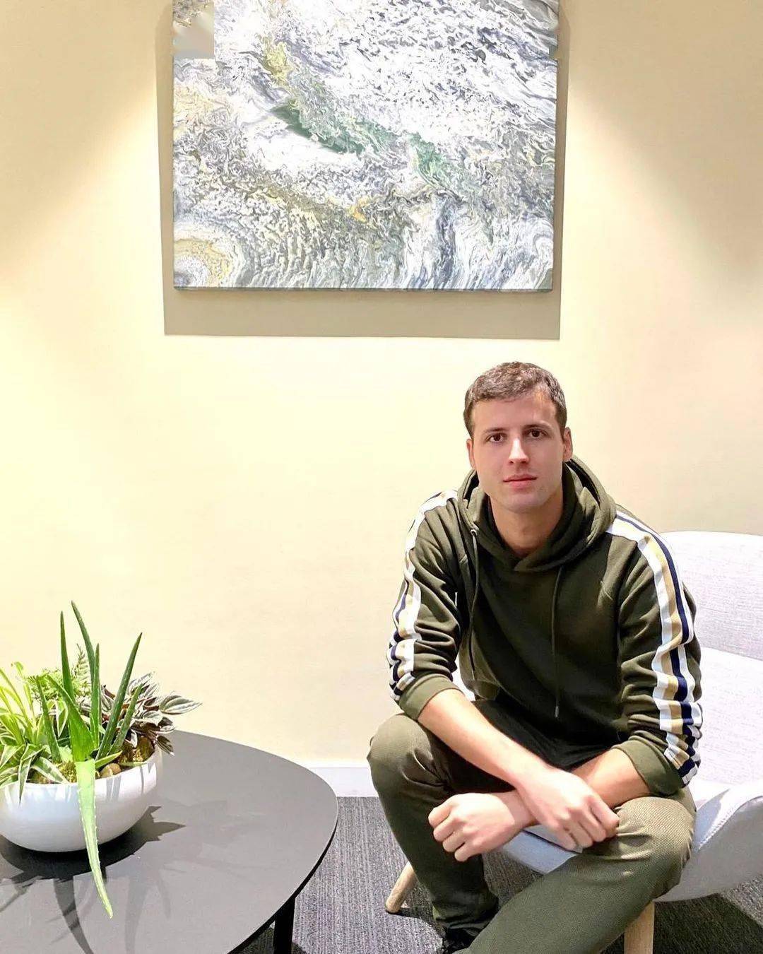 Silv|我喜欢他艺术作品中对神秘、哲学、诗意的反思…