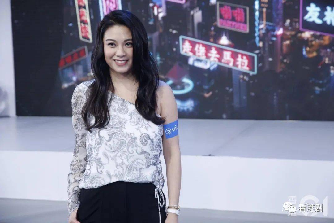 tvb女星钟嘉欣采访 24c19132c8664f0b947cba377d6e4e72.jpeg