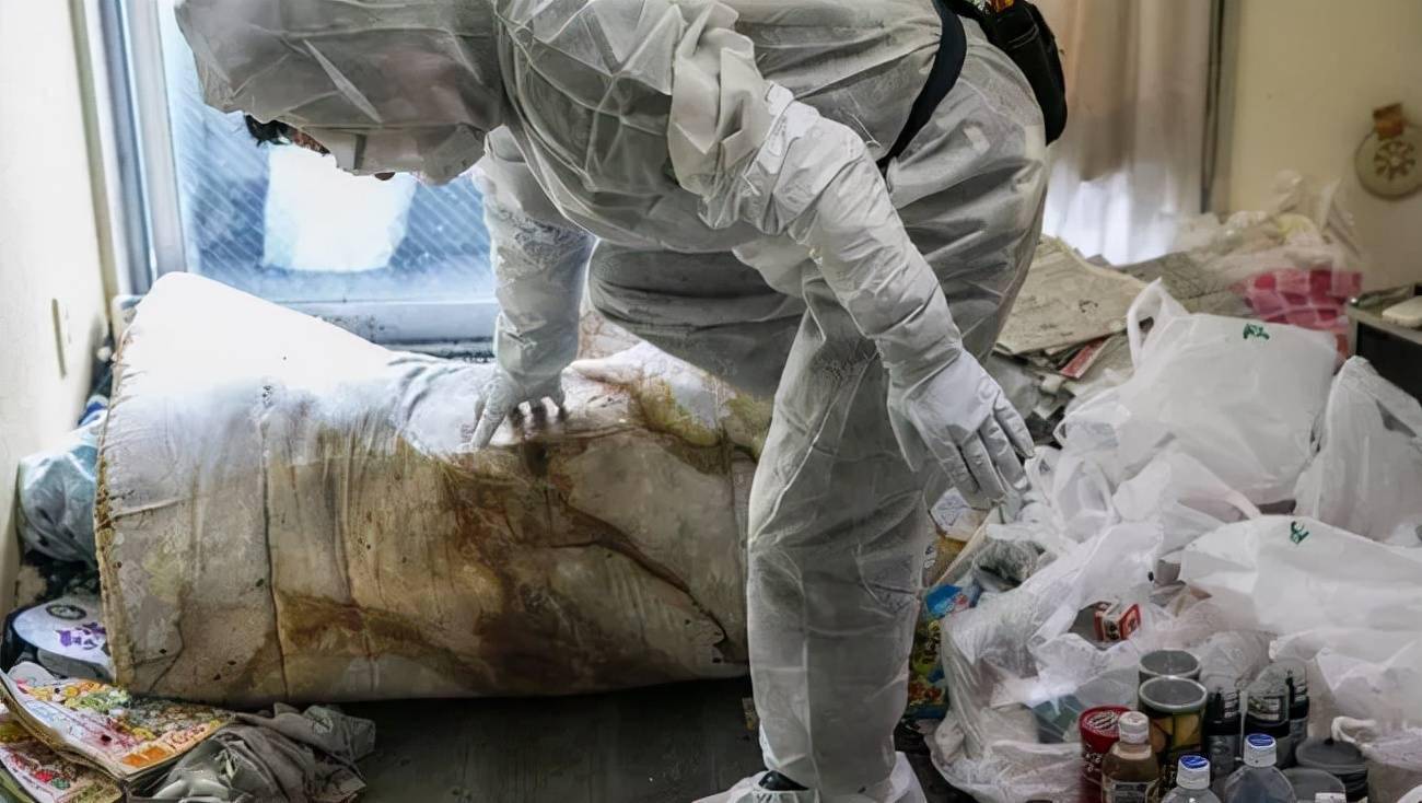 人死后身体腐烂过程(人死后身体是如何"尸化"的?