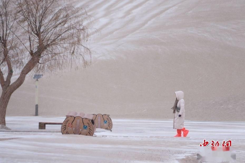 甘肃|甘肃敦煌：雪润大漠景如画