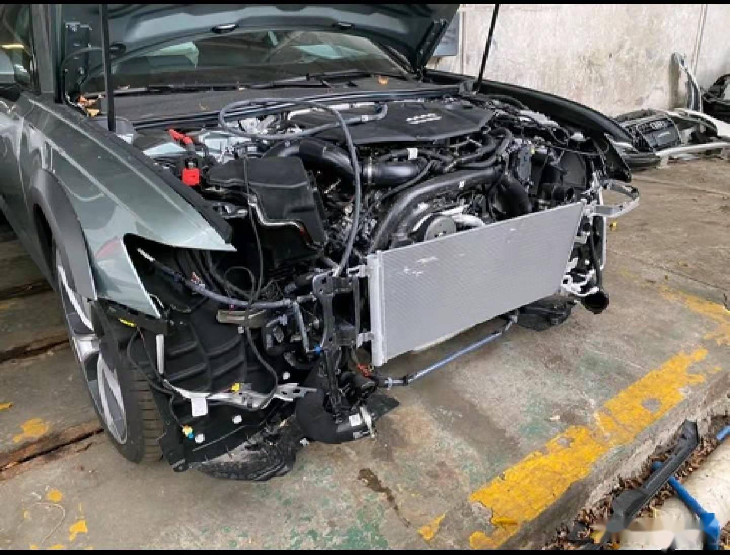 花70多万买辆奥迪a6刚提车不到200公里就被撞亏大发了