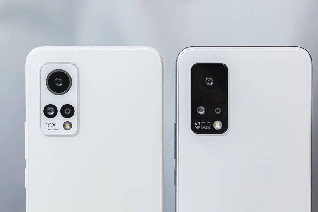 格力的新手机开机不仅没有董小姐，还和魅族18X长得一模一样。