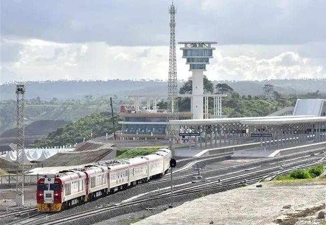 南非学者美国想用b3w对抗一带一路牛皮吹得有点大推荐