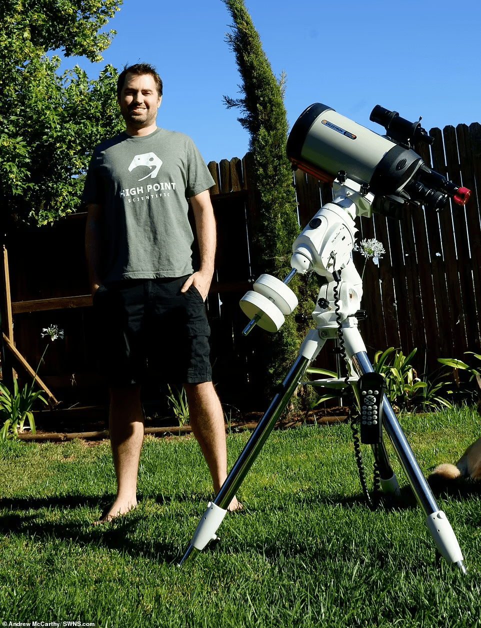 20万张照片拼贴出月球表面精细立体地形，高山大壑一览无余