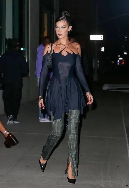 西裤 不论多冷,一进屋就恢复辣妹风