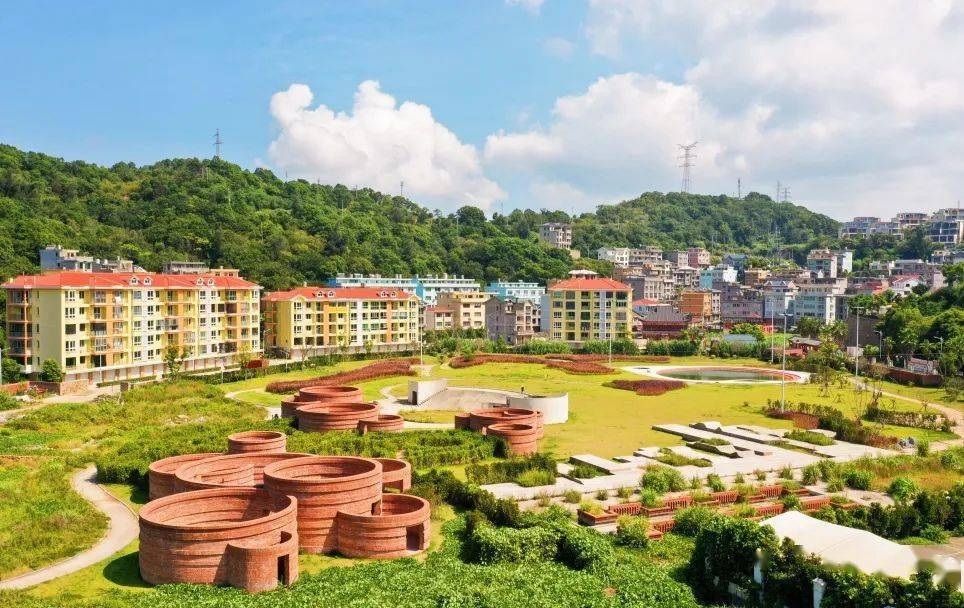 "红"起来的洞头"小洱海", 位于沙角村与花岗大桥之间右边的中屿岛