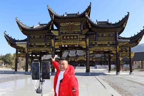 景德镇报道:景德镇市网络名人宣传采风活动走进洪岩镇