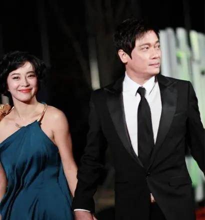 被网友造谣说他患肝癌晚期,罗嘉良现状:直播带货,为养家接商演