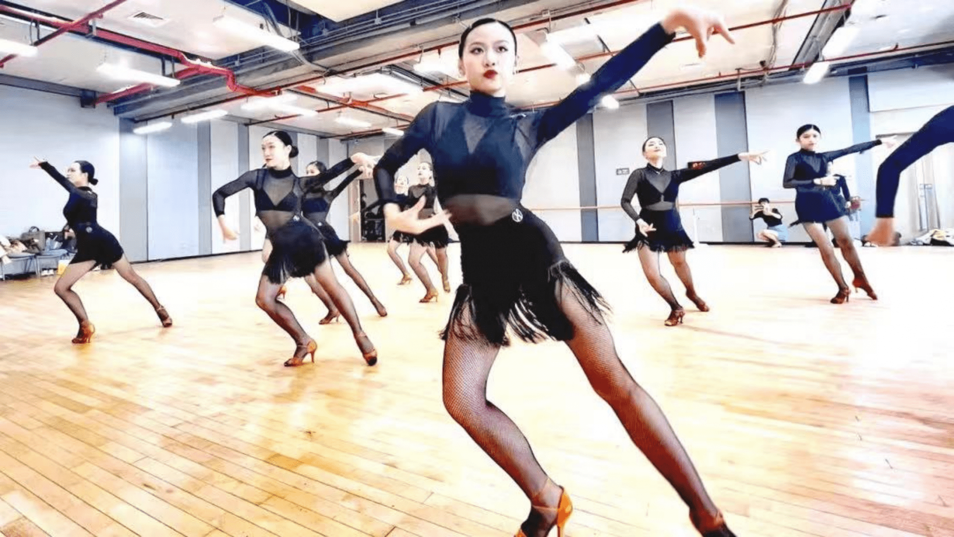 河艺学子参加高规格国标舞赛事获殊荣-河北艺术职业学院文化舞蹈系