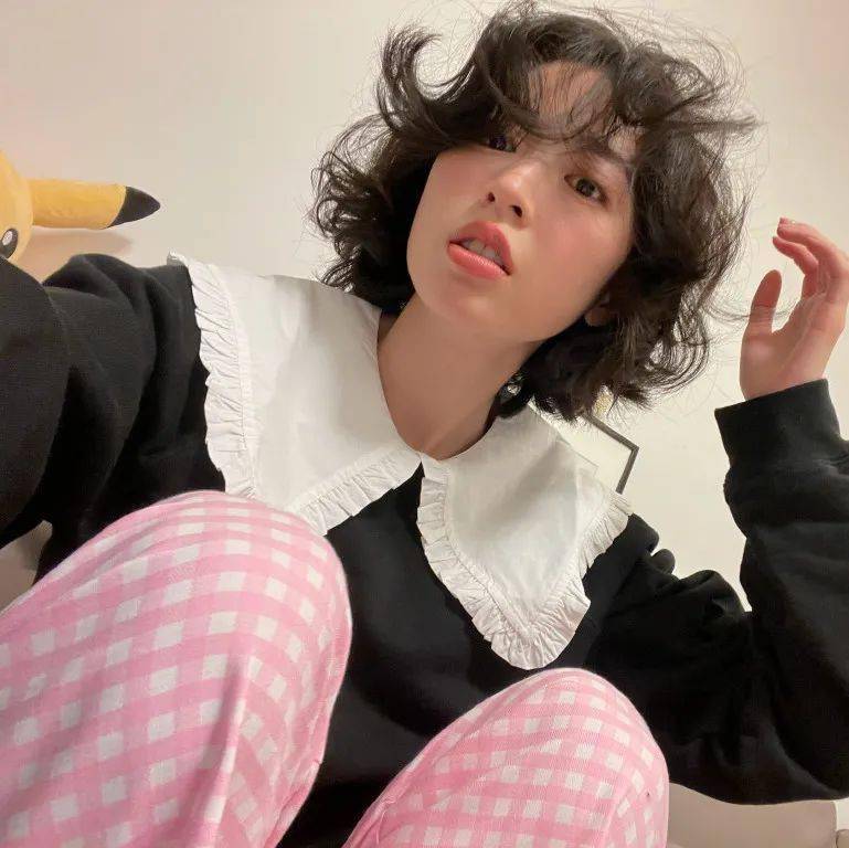 西裤 不论多冷，一进屋就恢复辣妹风