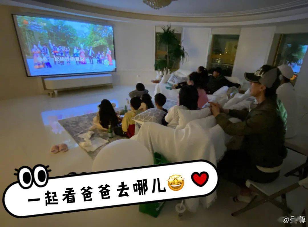 陈小春|吴尊晒《爸哪》三家重聚照！4年后萌娃长相变化大，杜江一家缺席...