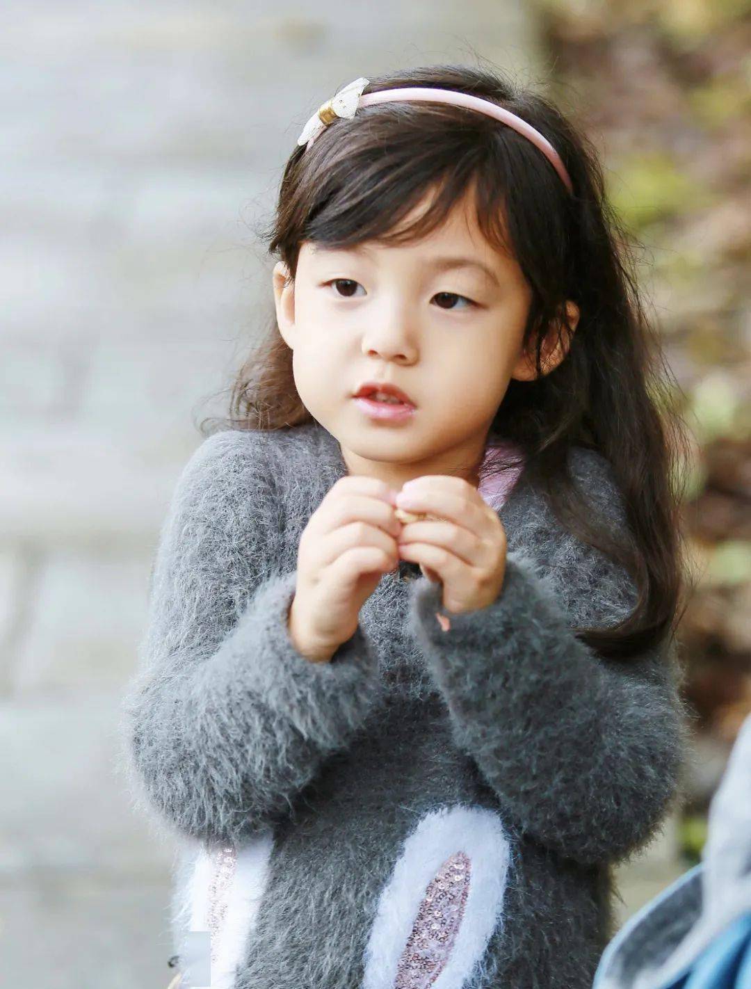 陈小春|吴尊晒《爸哪》三家重聚照！4年后萌娃长相变化大，杜江一家缺席...